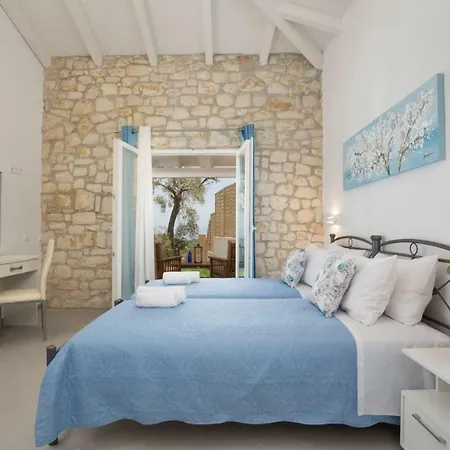 Karyotiko Sleeps 8 Pool Wifi
