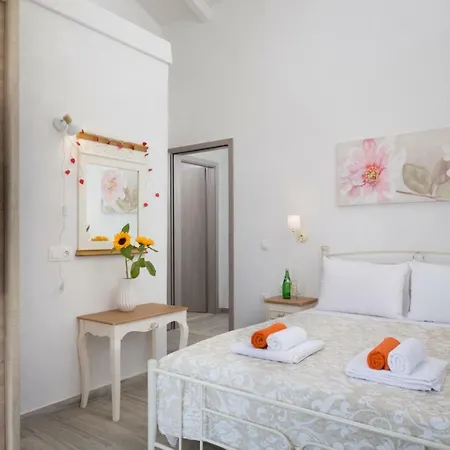 Villa Karyotiko Sleeps 8 Pool Wifi Karyotikon