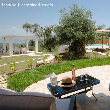 Karyotiko Sleeps 8 Pool Wifi *