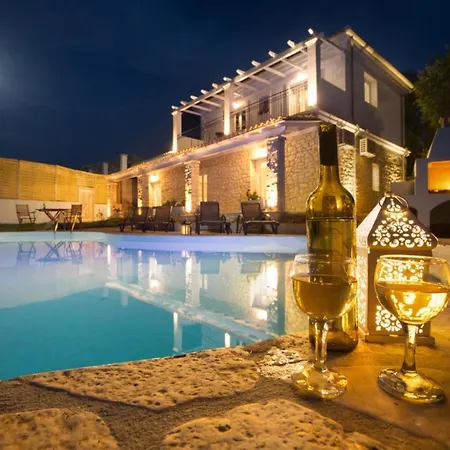 Villa Karyotiko Sleeps 8 Pool Wifi *